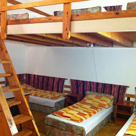 Season Hostel 2 Budapest Eksteriør bilde