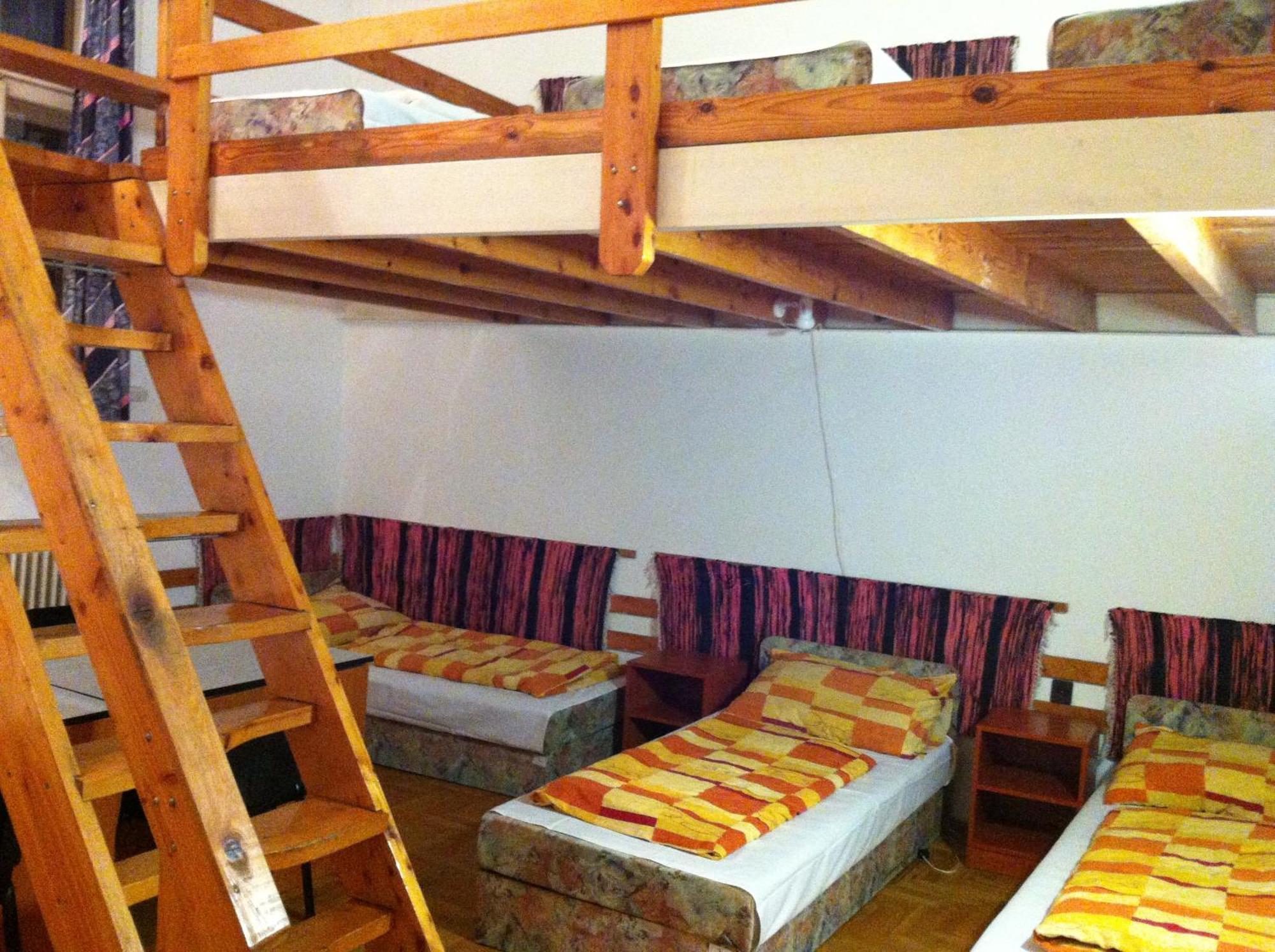 Season Hostel 2 Budapest Eksteriør bilde