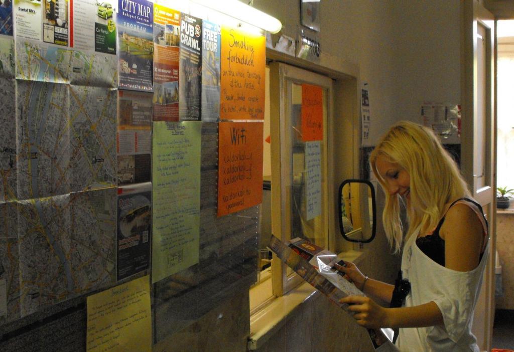 Season Hostel 2 Budapest Eksteriør bilde